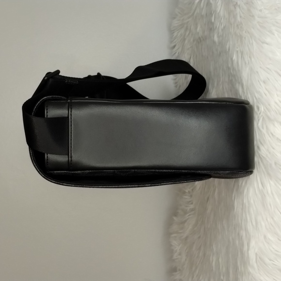 Michael Kors Everett Leather Flap Messenger Carryall Bag - Picture 3 of 12